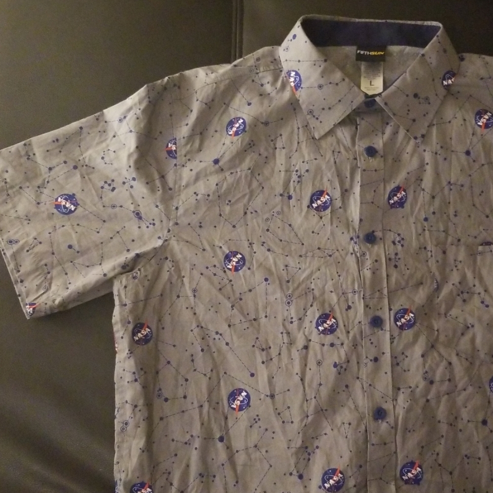 NWOT Fifth Sun Hot Topic NASA SS Button Down